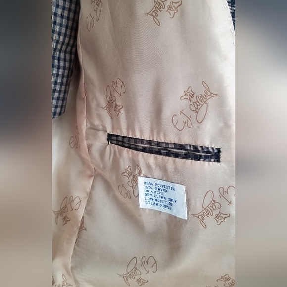 [E. J. SAMUEL] Fancy 3-Piece Check Suit with Silk Handkerchief in Pocket - Picture 9 of 12